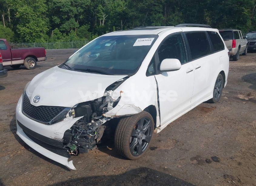 Photo 2 of 2017 Toyota Sienna SE PREMIUM 8 PASSENGER (VIN 5TDXZ3DC0HS885822)