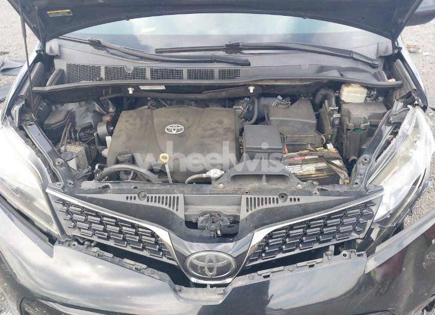 Photo 10 of 2018 Toyota Sienna SE PREMIUM 8 PASSENGER (VIN 5TDXZ3DC0JS917612)