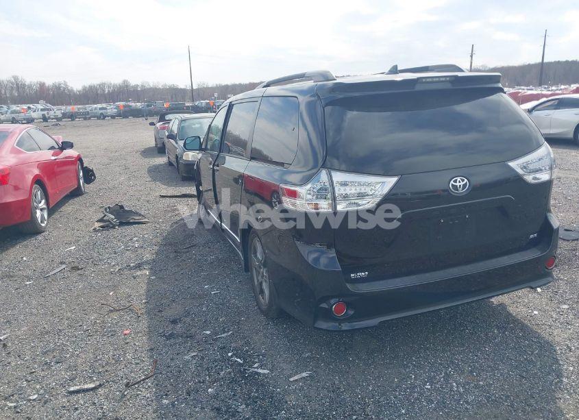 Photo 3 of 2018 Toyota Sienna SE PREMIUM 8 PASSENGER (VIN 5TDXZ3DC0JS917612)