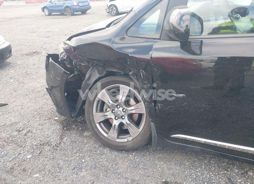 Photo 6 of 2018 Toyota Sienna SE PREMIUM 8 PASSENGER (VIN 5TDXZ3DC0JS917612)