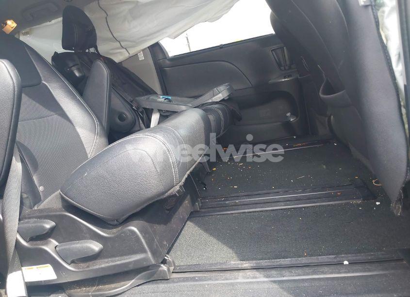 Photo 8 of 2018 Toyota Sienna SE PREMIUM 8 PASSENGER (VIN 5TDXZ3DC0JS917612)