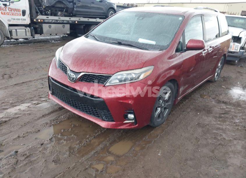 Photo 2 of 2018 Toyota Sienna SE 8 PASSENGER (VIN 5TDXZ3DC0JS952795)