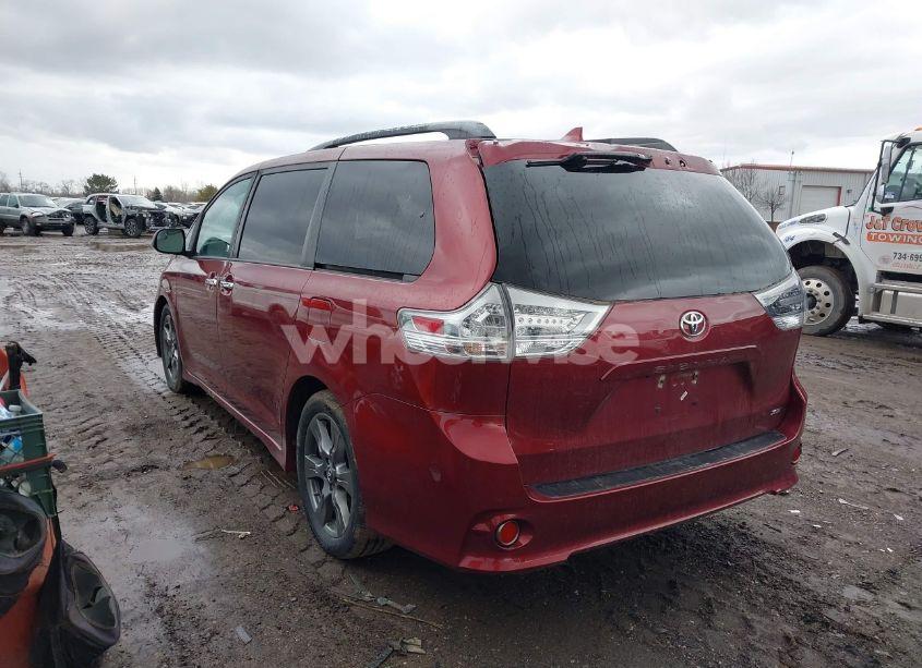 Photo 3 of 2018 Toyota Sienna SE 8 PASSENGER (VIN 5TDXZ3DC0JS952795)