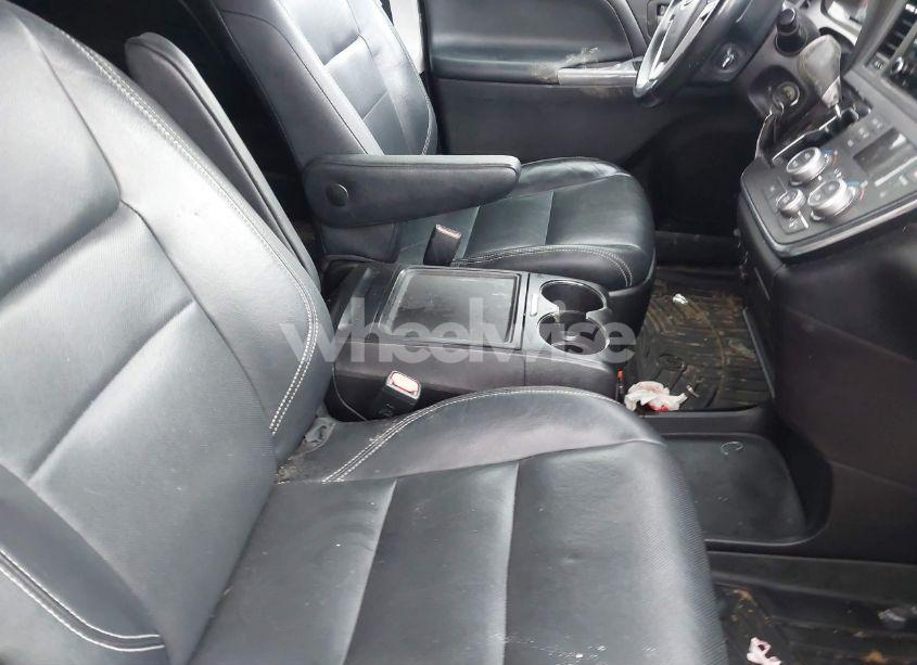 Photo 5 of 2018 Toyota Sienna SE 8 PASSENGER (VIN 5TDXZ3DC0JS952795)