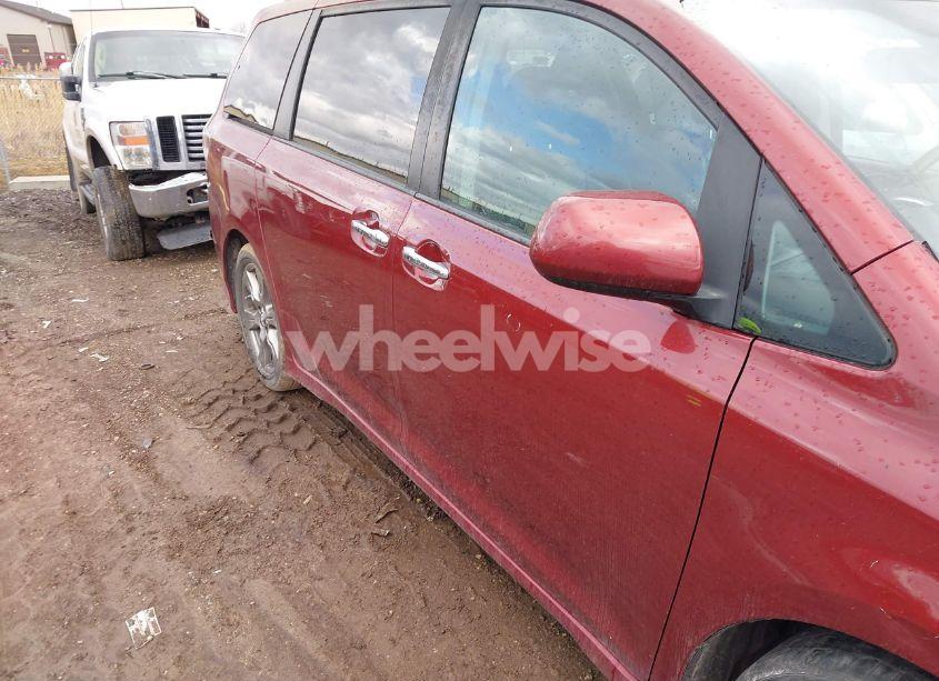 Photo 6 of 2018 Toyota Sienna SE 8 PASSENGER (VIN 5TDXZ3DC0JS952795)