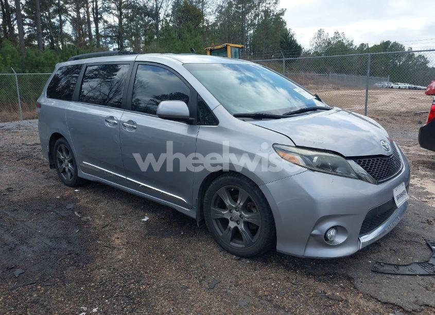 2017 Toyota Sienna SE 8 PASSENGER (VIN 5TDXZ3DC1HS816458) main photo