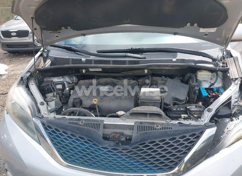 Photo 10 of 2017 Toyota Sienna SE 8 PASSENGER (VIN 5TDXZ3DC1HS816458)