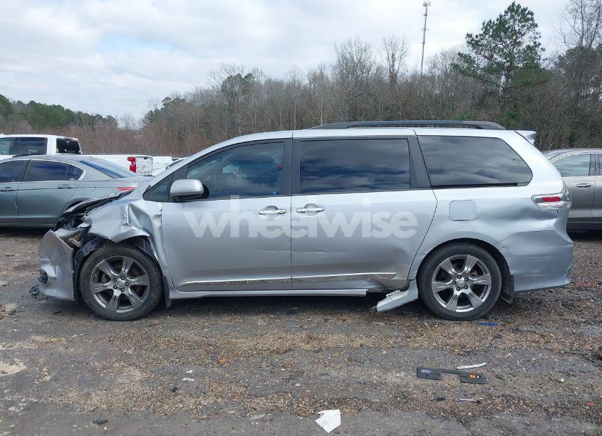 Photo 14 of 2017 Toyota Sienna SE 8 PASSENGER (VIN 5TDXZ3DC1HS816458)