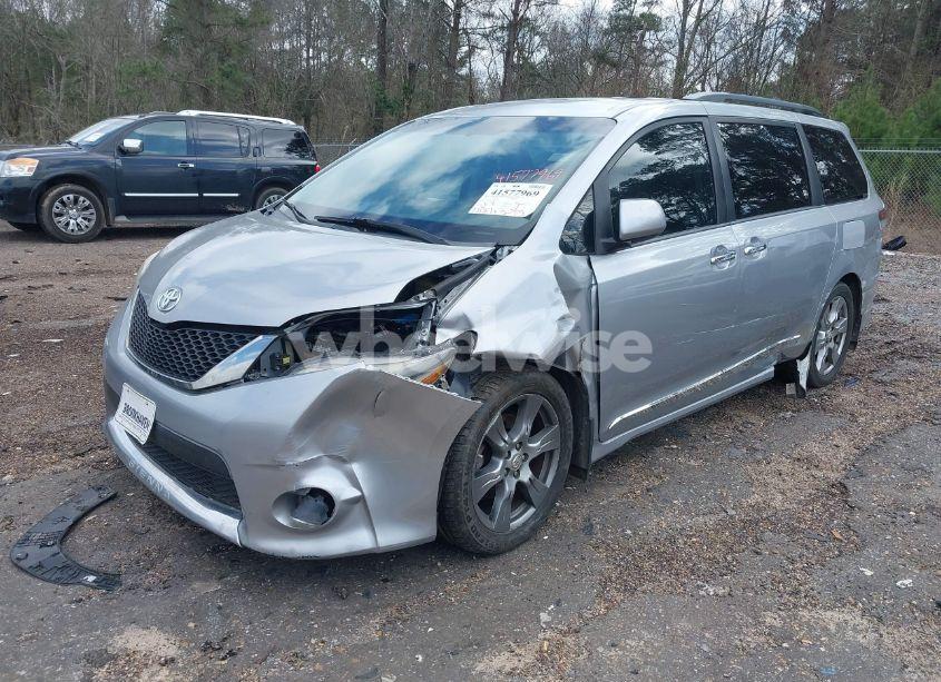Photo 2 of 2017 Toyota Sienna SE 8 PASSENGER (VIN 5TDXZ3DC1HS816458)