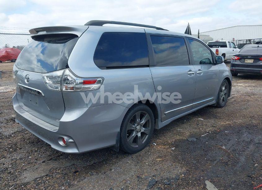 Photo 4 of 2017 Toyota Sienna SE 8 PASSENGER (VIN 5TDXZ3DC1HS816458)