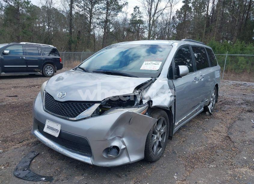 Photo 6 of 2017 Toyota Sienna SE 8 PASSENGER (VIN 5TDXZ3DC1HS816458)