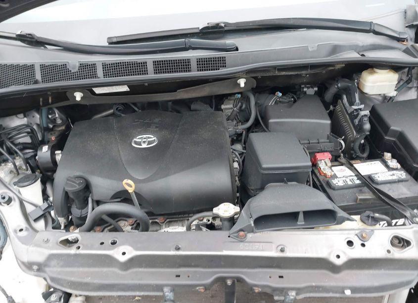 Photo 10 of 2017 Toyota Sienna SE 8 PASSENGER (VIN 5TDXZ3DC1HS826245)