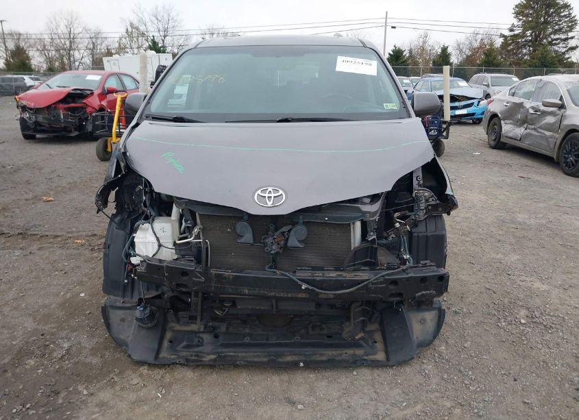 Photo 12 of 2017 Toyota Sienna SE 8 PASSENGER (VIN 5TDXZ3DC1HS826245)