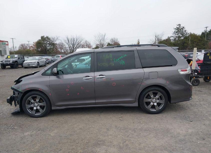 Photo 14 of 2017 Toyota Sienna SE 8 PASSENGER (VIN 5TDXZ3DC1HS826245)