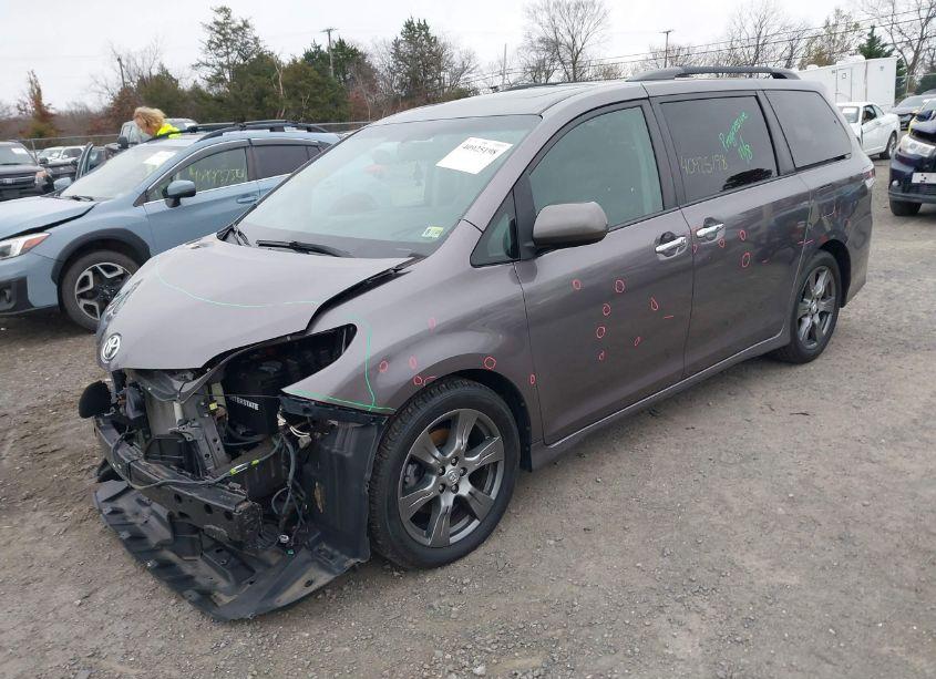 Photo 2 of 2017 Toyota Sienna SE 8 PASSENGER (VIN 5TDXZ3DC1HS826245)