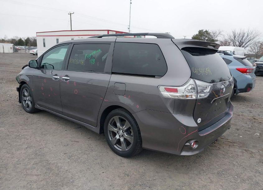 Photo 3 of 2017 Toyota Sienna SE 8 PASSENGER (VIN 5TDXZ3DC1HS826245)