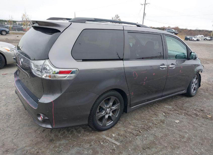 Photo 4 of 2017 Toyota Sienna SE 8 PASSENGER (VIN 5TDXZ3DC1HS826245)
