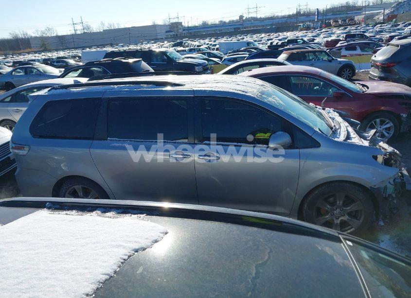 Photo 13 of 2018 Toyota Sienna SE 8 PASSENGER (VIN 5TDXZ3DC1JS940154)