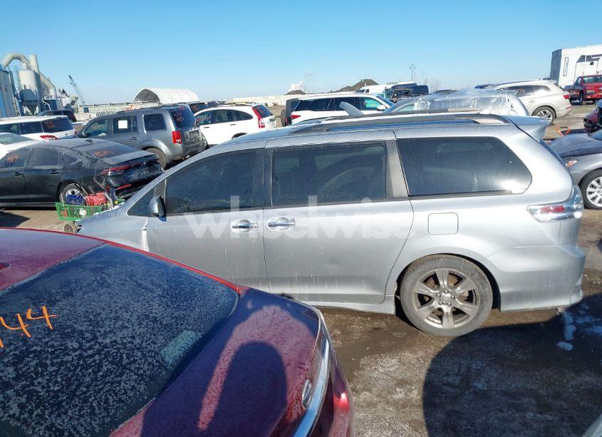 Photo 14 of 2018 Toyota Sienna SE 8 PASSENGER (VIN 5TDXZ3DC1JS940154)