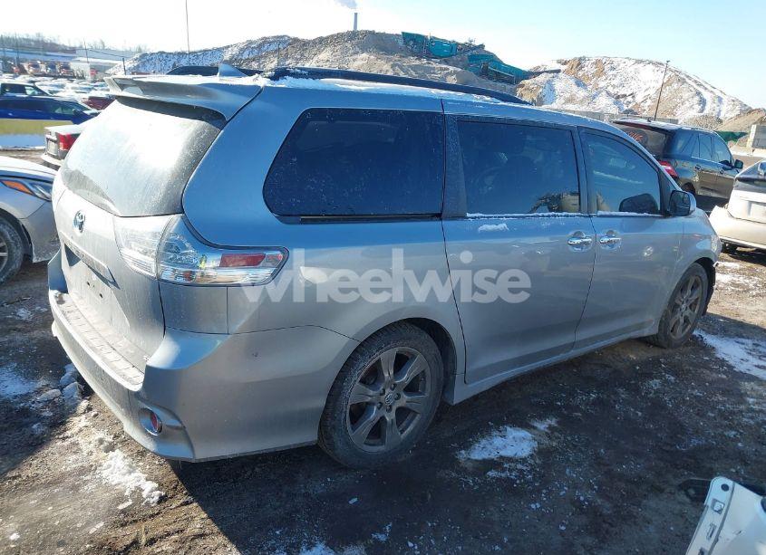 Photo 4 of 2018 Toyota Sienna SE 8 PASSENGER (VIN 5TDXZ3DC1JS940154)