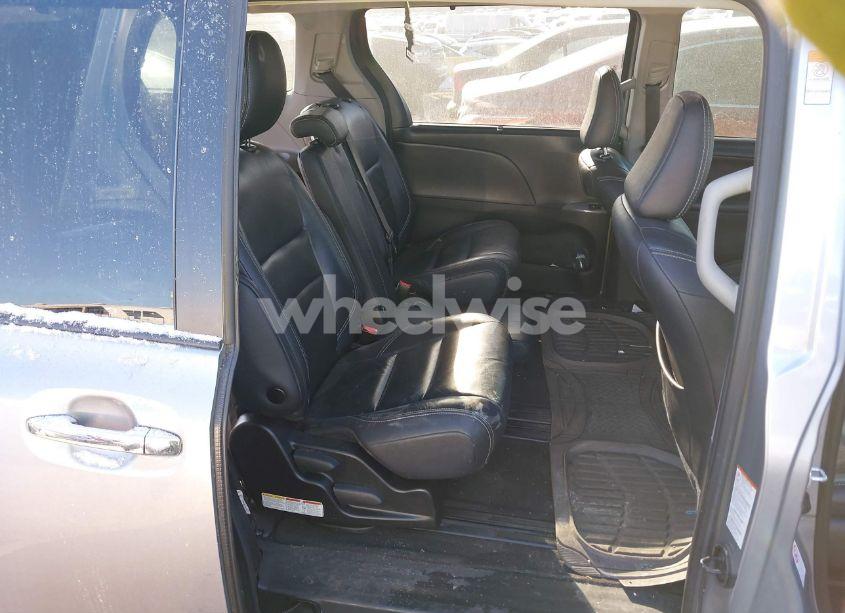 Photo 8 of 2018 Toyota Sienna SE 8 PASSENGER (VIN 5TDXZ3DC1JS940154)