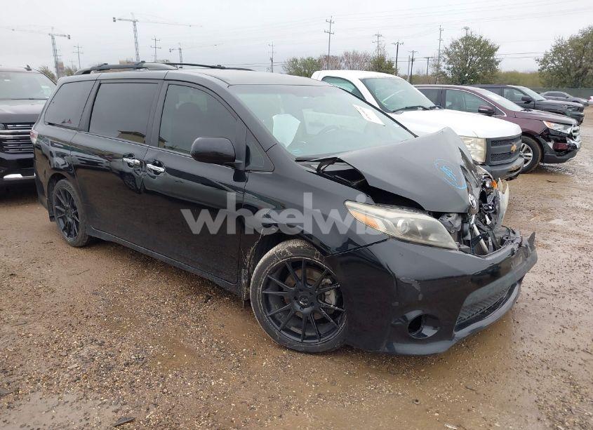 2017 Toyota Sienna SE 8 PASSENGER (VIN 5TDXZ3DC2HS783440) main photo