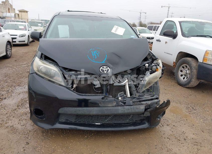 Photo 12 of 2017 Toyota Sienna SE 8 PASSENGER (VIN 5TDXZ3DC2HS783440)