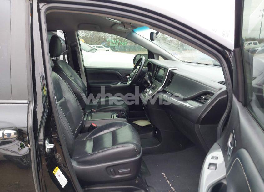 Photo 5 of 2017 Toyota Sienna SE 8 PASSENGER (VIN 5TDXZ3DC2HS783440)