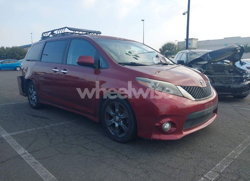2017 Toyota Sienna SE 8 PASSENGER (VIN 5TDXZ3DC3HS779123) main photo