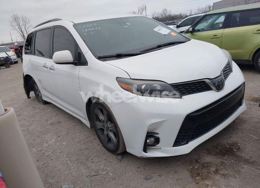 2018 Toyota Sienna SE 8 PASSENGER (VIN 5TDXZ3DC3JS910458) main photo