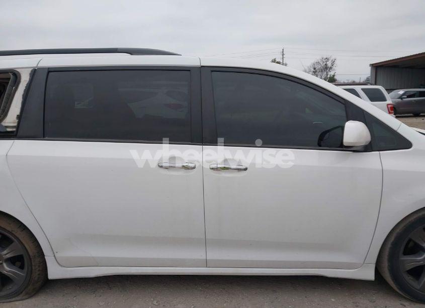 Photo 13 of 2018 Toyota Sienna SE 8 PASSENGER (VIN 5TDXZ3DC3JS910458)