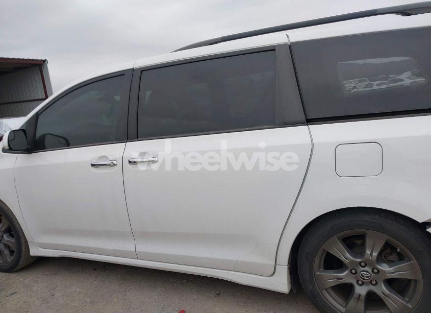 Photo 14 of 2018 Toyota Sienna SE 8 PASSENGER (VIN 5TDXZ3DC3JS910458)