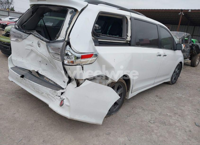 Photo 4 of 2018 Toyota Sienna SE 8 PASSENGER (VIN 5TDXZ3DC3JS910458)