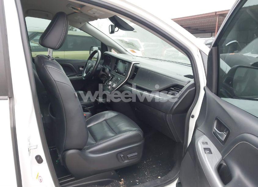 Photo 5 of 2018 Toyota Sienna SE 8 PASSENGER (VIN 5TDXZ3DC3JS910458)