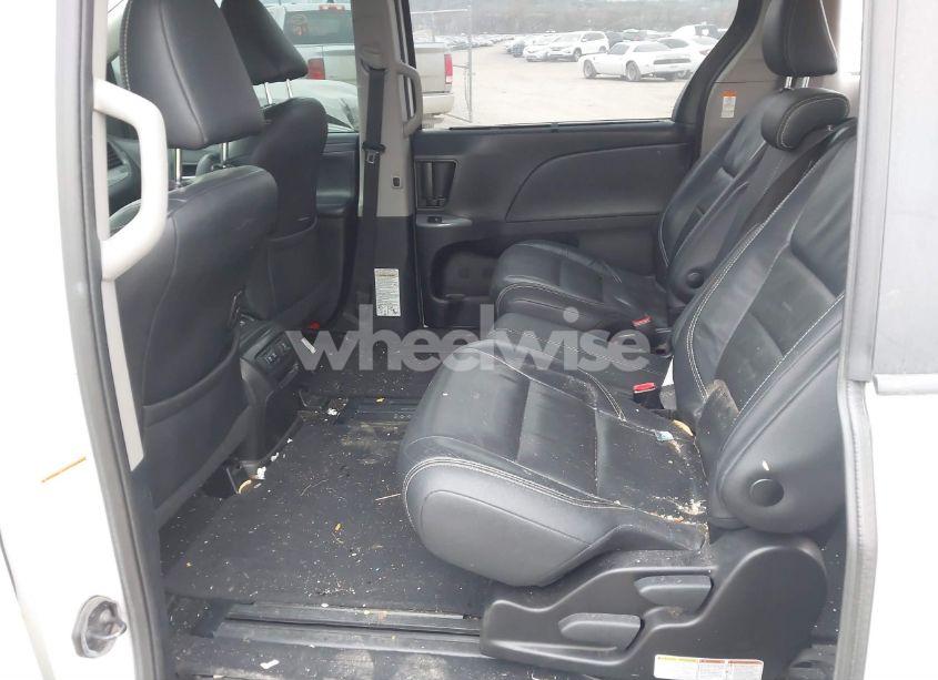 Photo 8 of 2018 Toyota Sienna SE 8 PASSENGER (VIN 5TDXZ3DC3JS910458)