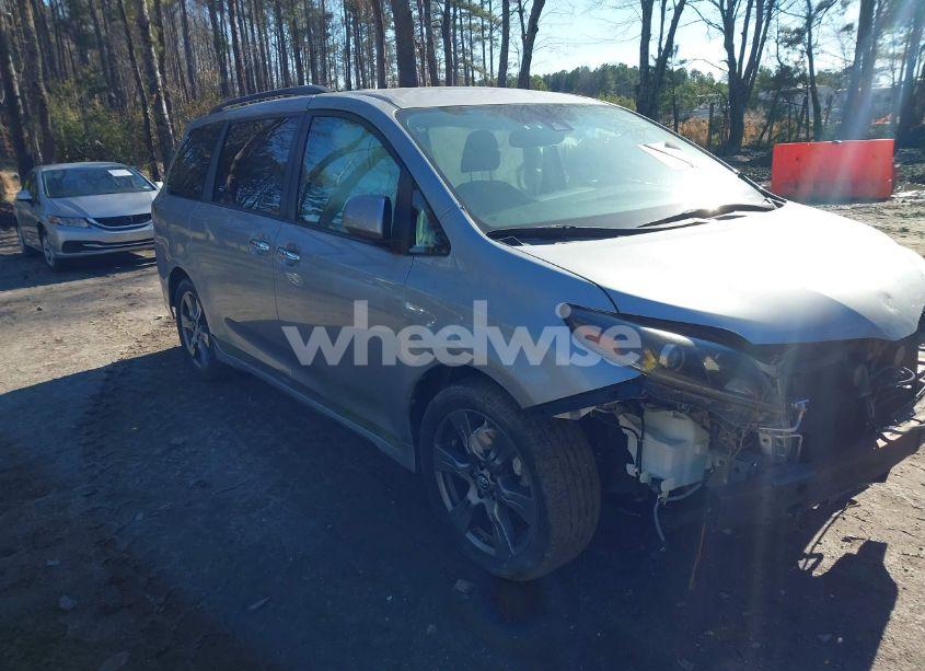 2018 Toyota Sienna SE 8 PASSENGER (VIN 5TDXZ3DC3JS927325) main photo