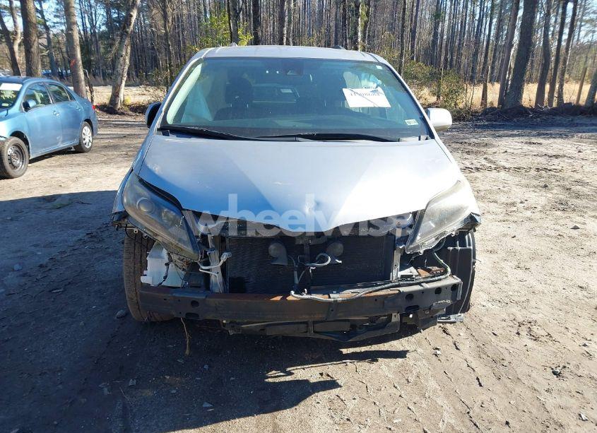 Photo 12 of 2018 Toyota Sienna SE 8 PASSENGER (VIN 5TDXZ3DC3JS927325)