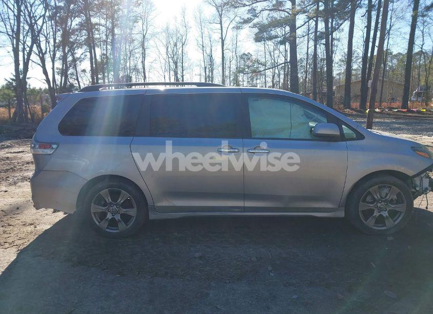 Photo 13 of 2018 Toyota Sienna SE 8 PASSENGER (VIN 5TDXZ3DC3JS927325)