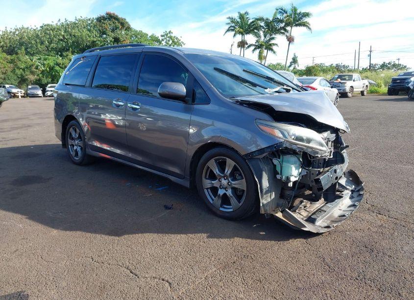 2017 Toyota Sienna SE PREMIUM 8 PASSENGER (VIN 5TDXZ3DC4HS773735) main photo