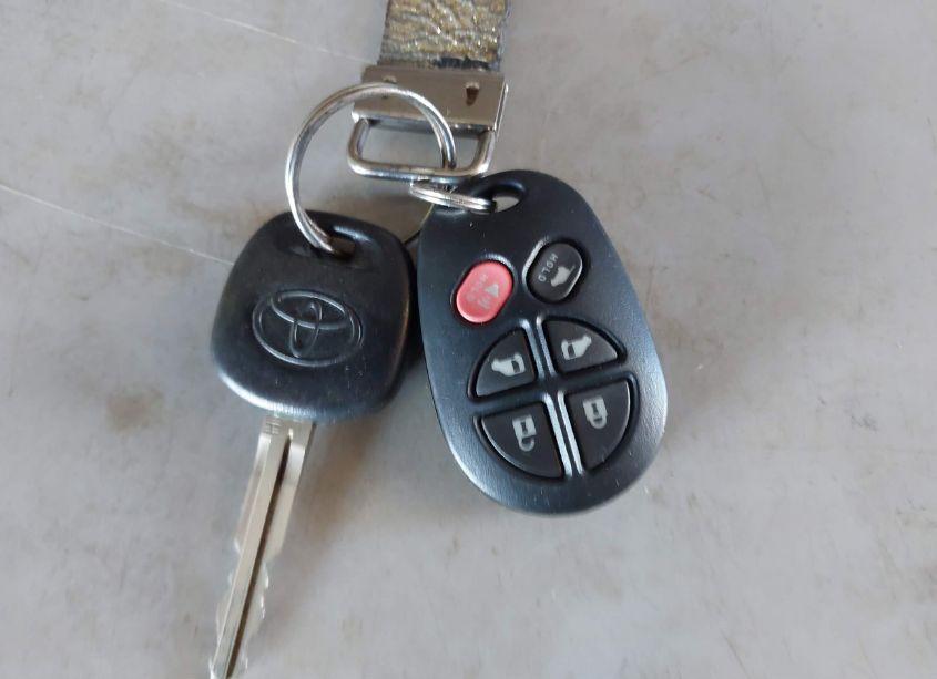 Photo 11 of 2017 Toyota Sienna SE PREMIUM 8 PASSENGER (VIN 5TDXZ3DC4HS773735)