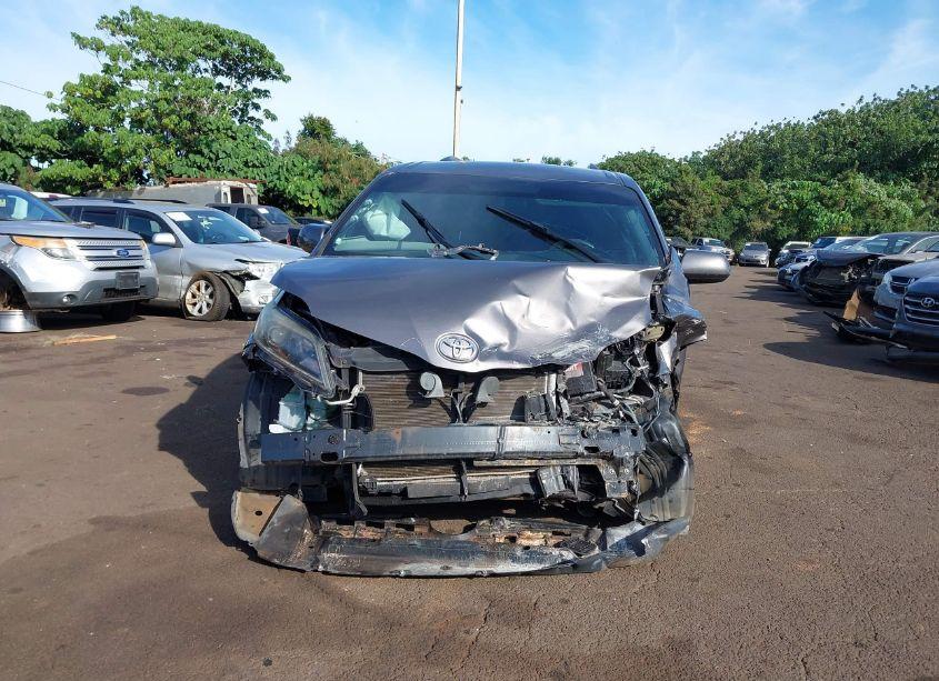 Photo 13 of 2017 Toyota Sienna SE PREMIUM 8 PASSENGER (VIN 5TDXZ3DC4HS773735)