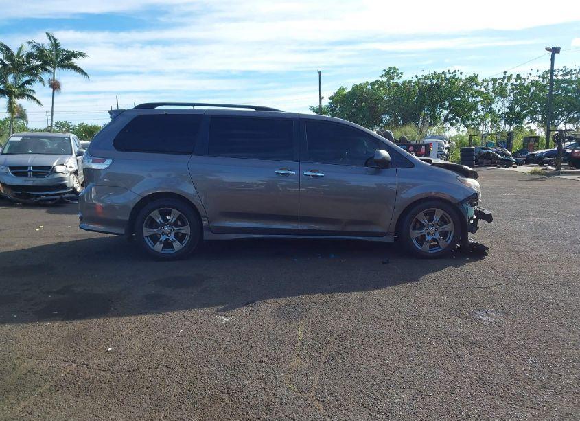 Photo 14 of 2017 Toyota Sienna SE PREMIUM 8 PASSENGER (VIN 5TDXZ3DC4HS773735)