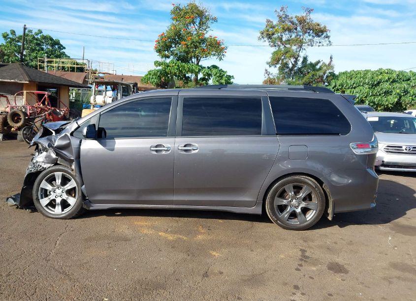 Photo 15 of 2017 Toyota Sienna SE PREMIUM 8 PASSENGER (VIN 5TDXZ3DC4HS773735)