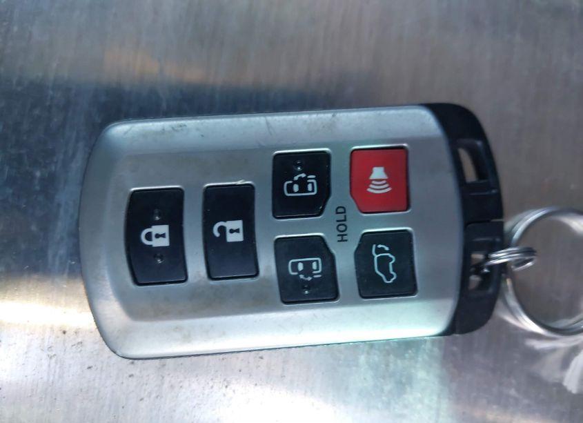 Photo 11 of 2017 Toyota Sienna SE 8 PASSENGER (VIN 5TDXZ3DC4HS786193)