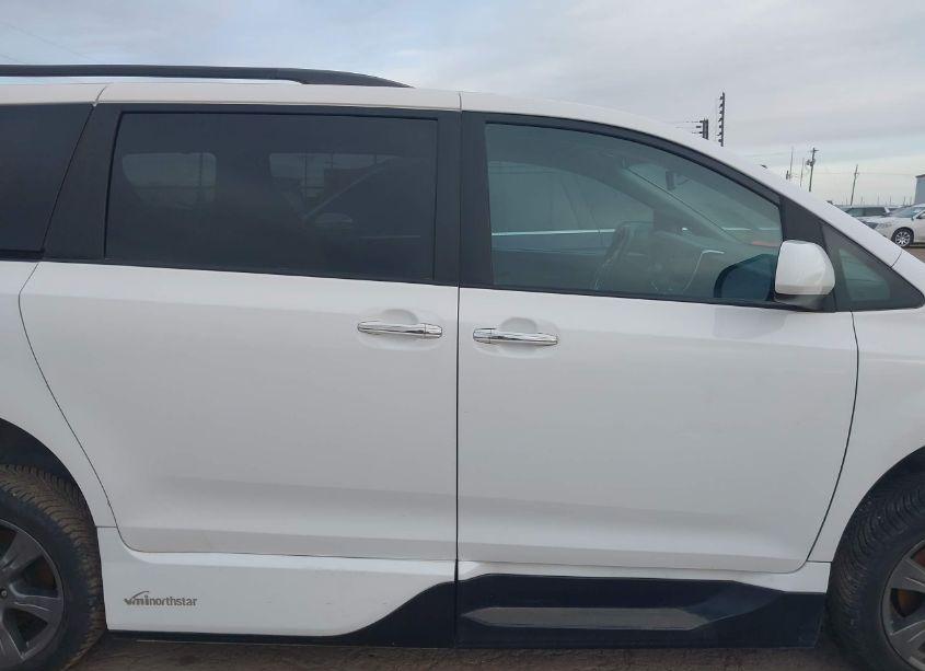 Photo 14 of 2017 Toyota Sienna SE 8 PASSENGER (VIN 5TDXZ3DC4HS786193)