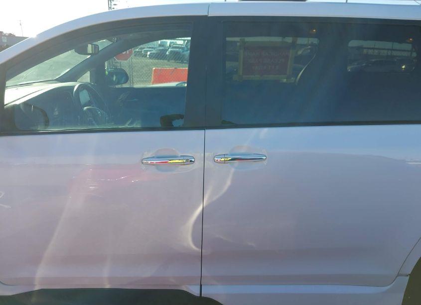 Photo 15 of 2017 Toyota Sienna SE 8 PASSENGER (VIN 5TDXZ3DC4HS786193)