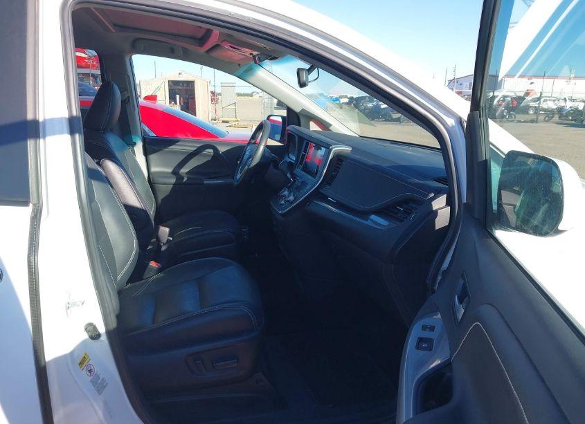 Photo 5 of 2017 Toyota Sienna SE 8 PASSENGER (VIN 5TDXZ3DC4HS786193)