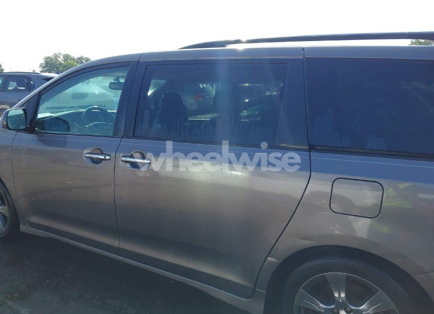 Photo 14 of 2017 Toyota Sienna SE PREMIUM 8 PASSENGER (VIN 5TDXZ3DC4HS799333)