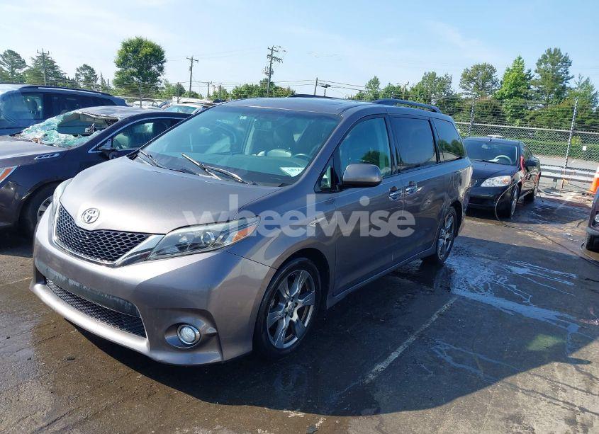 Photo 2 of 2017 Toyota Sienna SE PREMIUM 8 PASSENGER (VIN 5TDXZ3DC4HS799333)