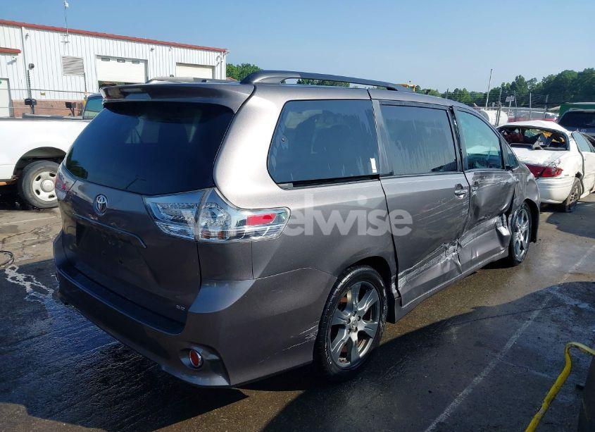 Photo 4 of 2017 Toyota Sienna SE PREMIUM 8 PASSENGER (VIN 5TDXZ3DC4HS799333)